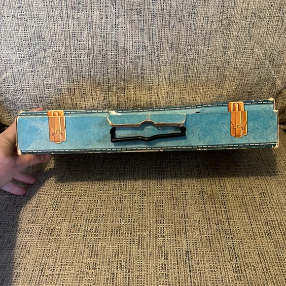 Vintage Lennon Sisters Traveling Case w/ 3 Dolls, Stands, 41 Costumes/Accesories - Picture 14 of 16